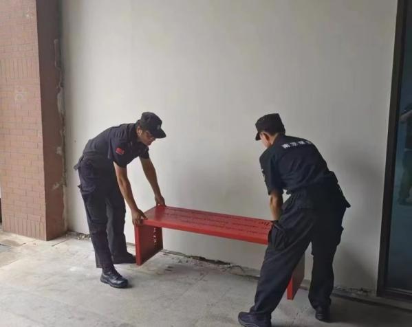 C:/Users/BA/Desktop/風(fēng)雨過后南京保安迅速行動，恢復(fù)安“寧”面貌/6.jpg6