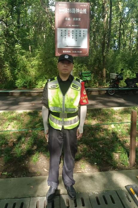 C:/Users/Administrator/Desktop/臺(tái)風(fēng)“貝碧嘉”來襲，南京保安積極應(yīng)對，“守”護(hù)萬家團(tuán)圓！/1.jpg1