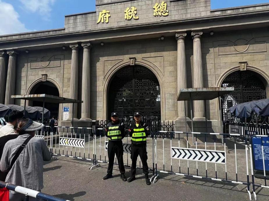 C:/Users/Administrator/Desktop/臺(tái)風(fēng)“貝碧嘉”來襲，南京保安積極應(yīng)對，“守”護(hù)萬家團(tuán)圓！/7.jpg7