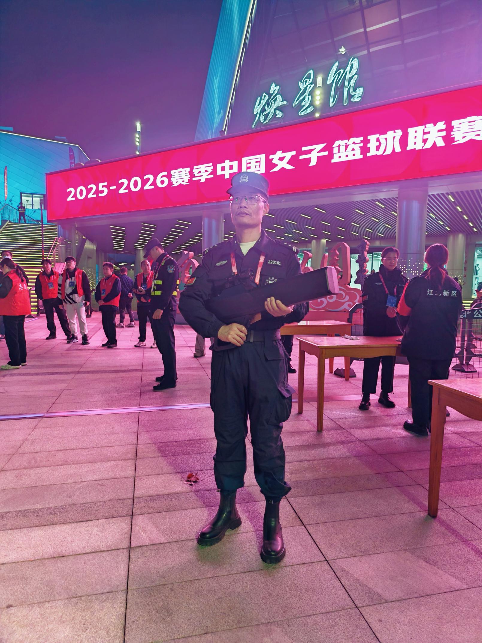 E:/25.12.10后 上傳網(wǎng)站留存/“保安衛(wèi)士”護(hù)航，熱血燃賽場(chǎng)！——南京市保安服務(wù)有限公司大廠分公司保障WCBA女籃聯(lián)賽激情開(kāi)燃/照片/微信圖片_20251211080736_275_1.jpg微信圖片_20251211080736_275_1