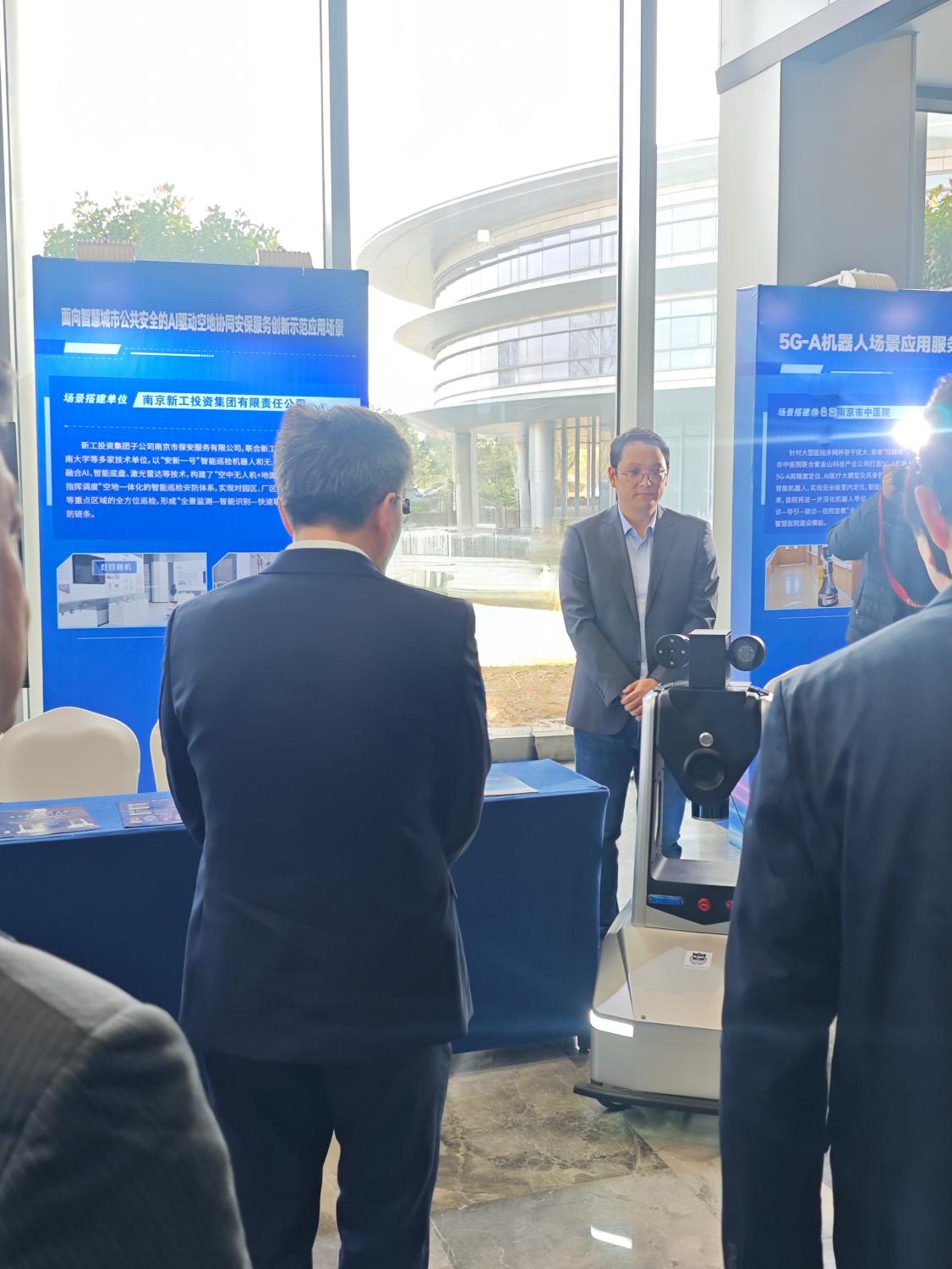 C:/Users/win11/Desktop/南京市保安服務(wù)有限公司參加2025場(chǎng)景創(chuàng)新發(fā)展大會(huì) “安新一號(hào)”服務(wù)城市場(chǎng)景安保升級(jí)/照片/b316fa4580e93b3c294c52c040997b71.jpgb316fa4580e93b3c294c52c040997b71