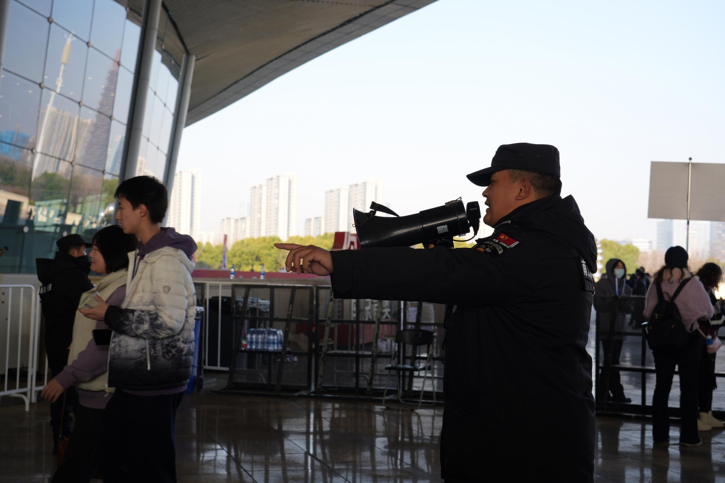 E:/25.12.10后 上傳網(wǎng)站留存/“安保鐵軍、硬核保障”2025系列報(bào)道四十一——乒超巔峰對(duì)決耀金陵 南京市保硬核護(hù)航筑平安/DSC06342.JPGDSC06342