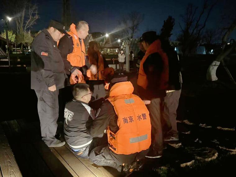 dc8dd682a6ae335a1868ca69cf2fe76